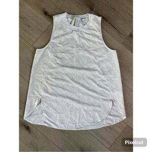 Athleta Women’s Zephyr Tank Size Medium White Patterned